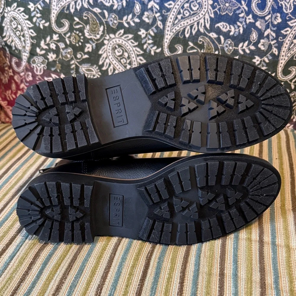 NWOT Black Chelsea Boots with Brown Welt - Picture 3 of 6